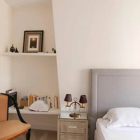 Apartment Rue Barbet De Jouy